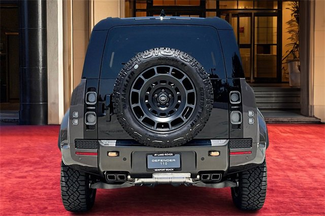 2025 Land Rover Defender 110 photo 4