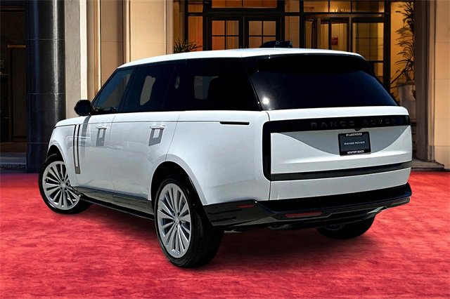2025 Land Rover Range Rover SE photo 2
