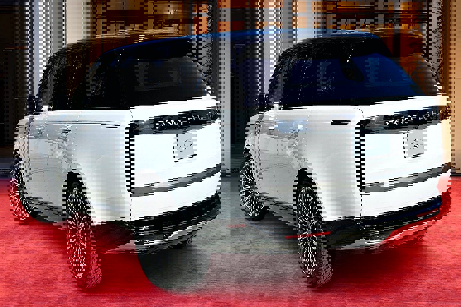 2025 Land Rover Range Rover SE photo 2