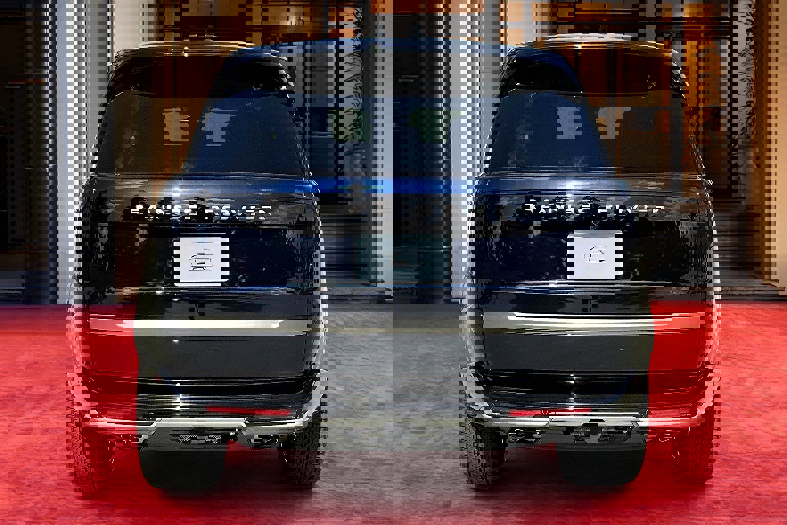 2025 Land Rover Range Rover SE photo 4