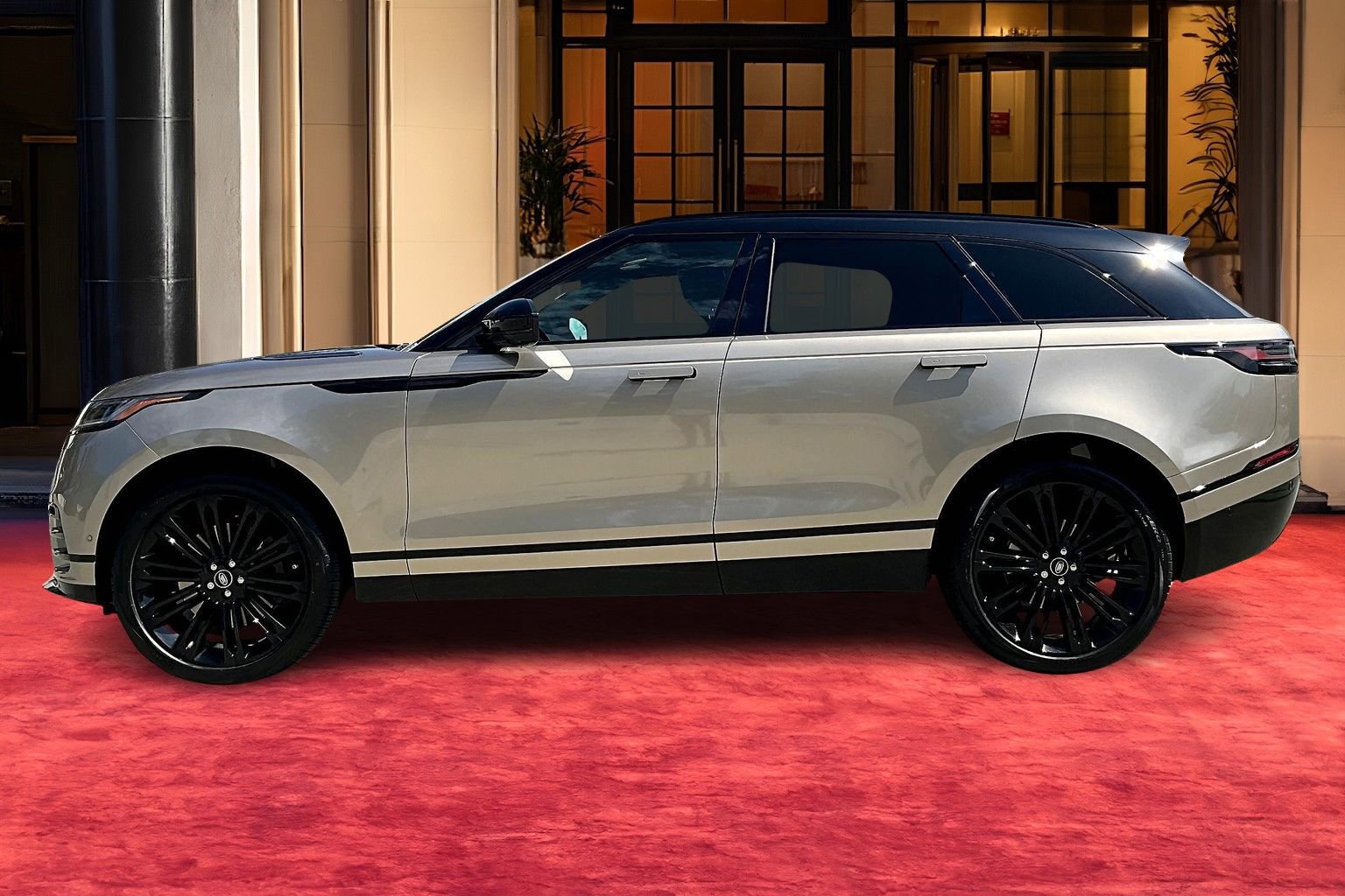 2026 Land Rover Range Rover Velar P250 Dynamic SE photo 3