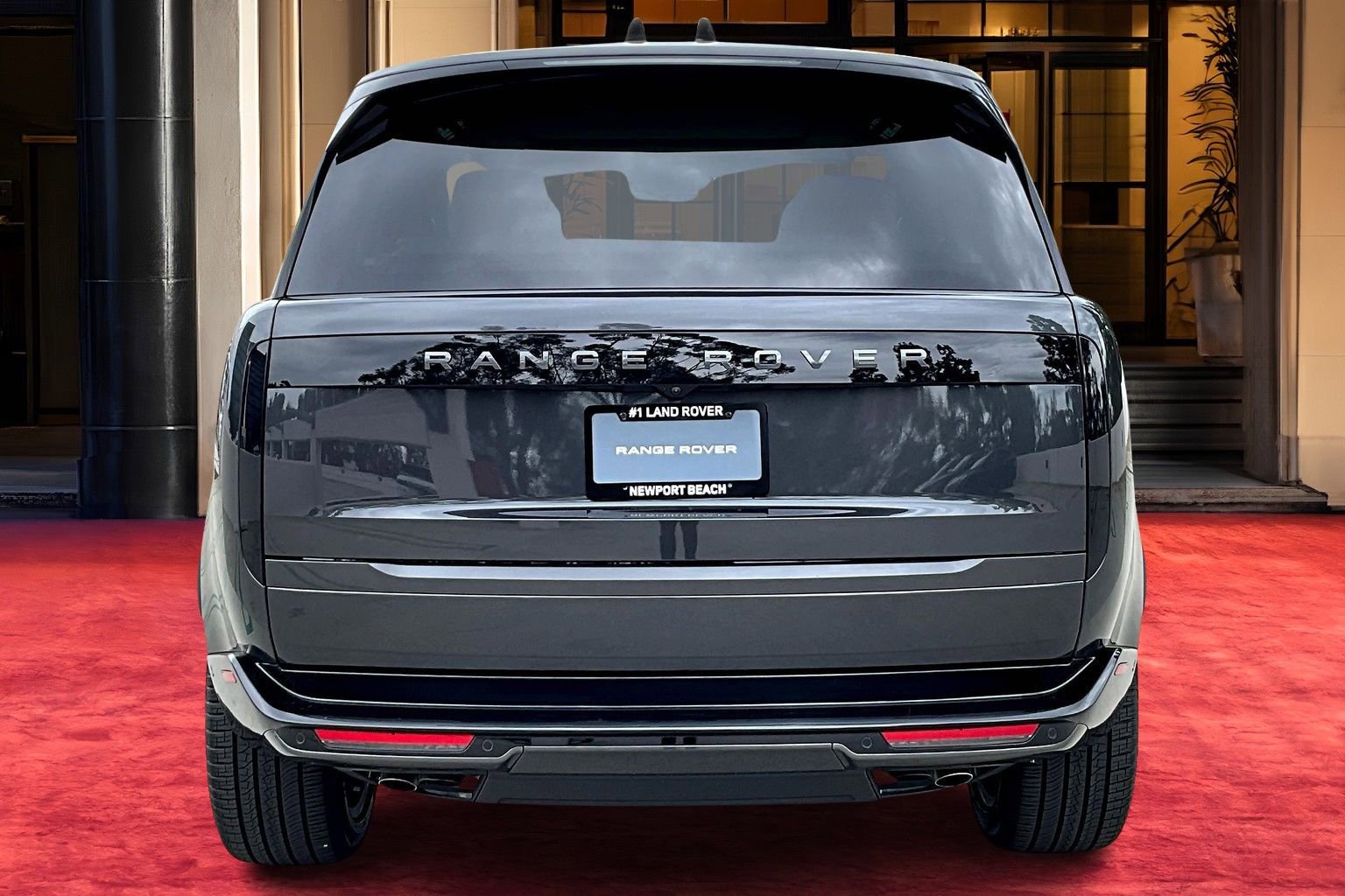 2025 Land Rover Range Rover SE photo 4