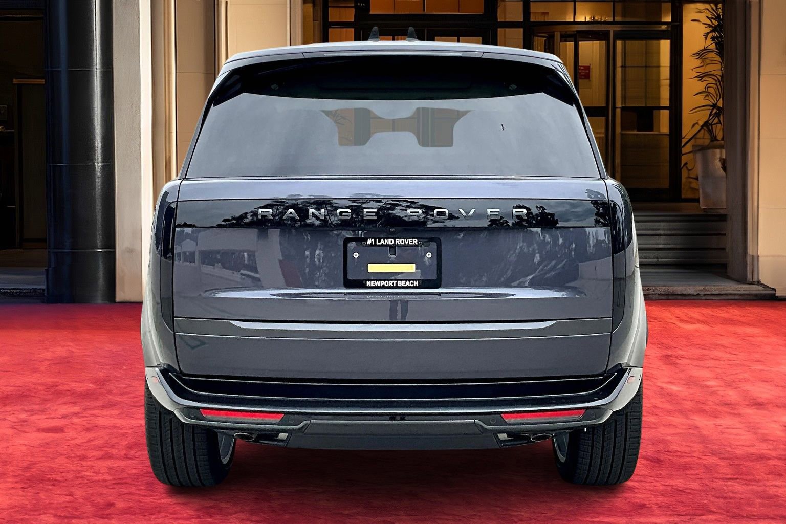 2025 Land Rover Range Rover SE photo 4