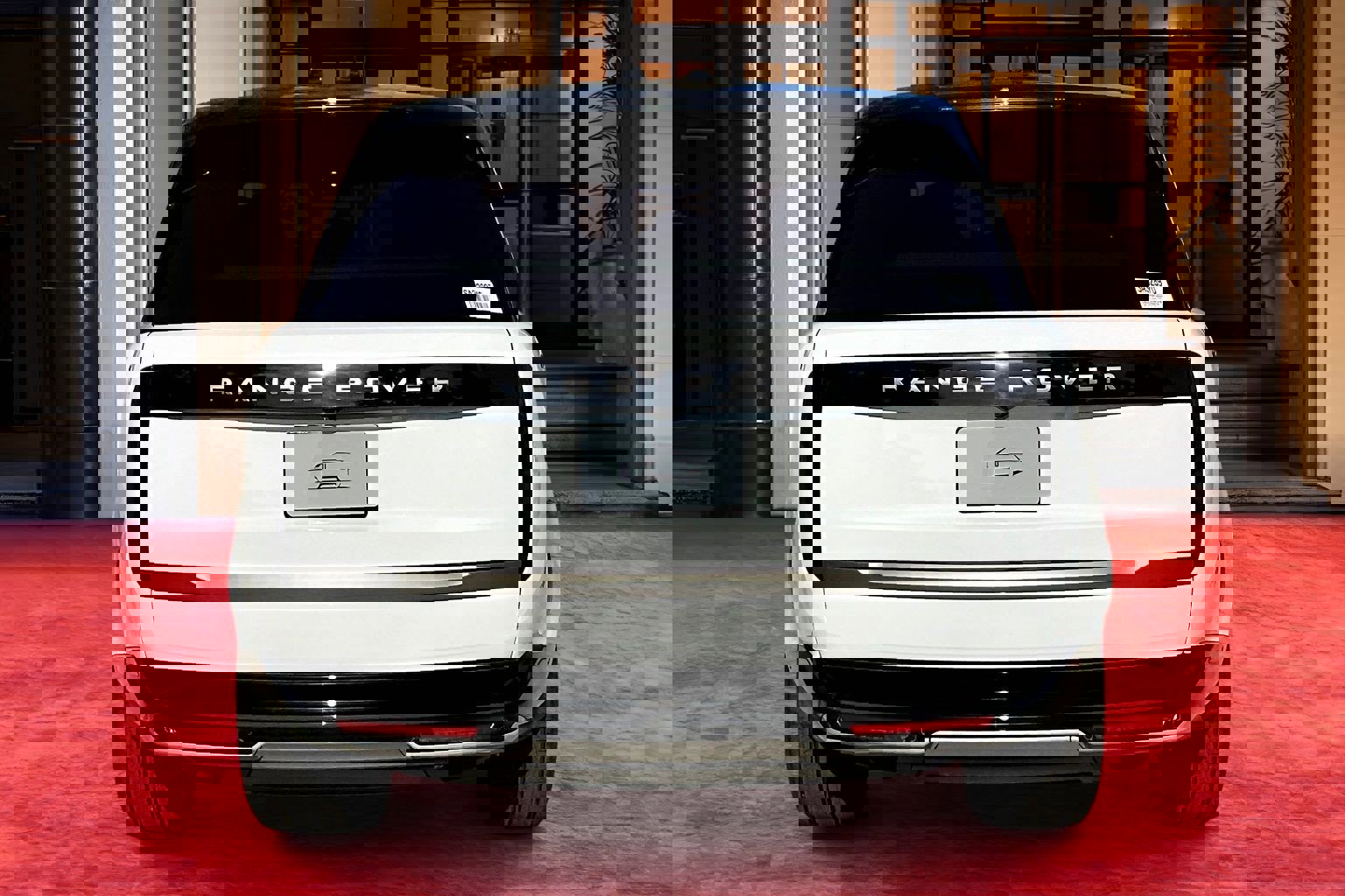 2025 Land Rover Range Rover SE photo 4