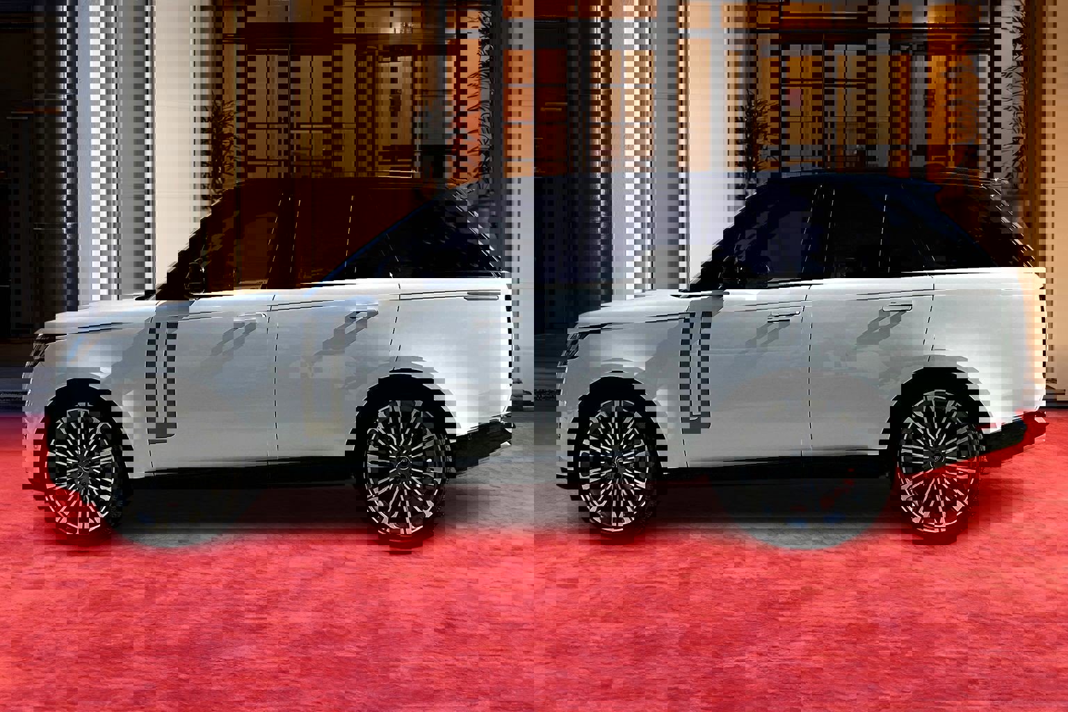 2025 Land Rover Range Rover SE photo 3