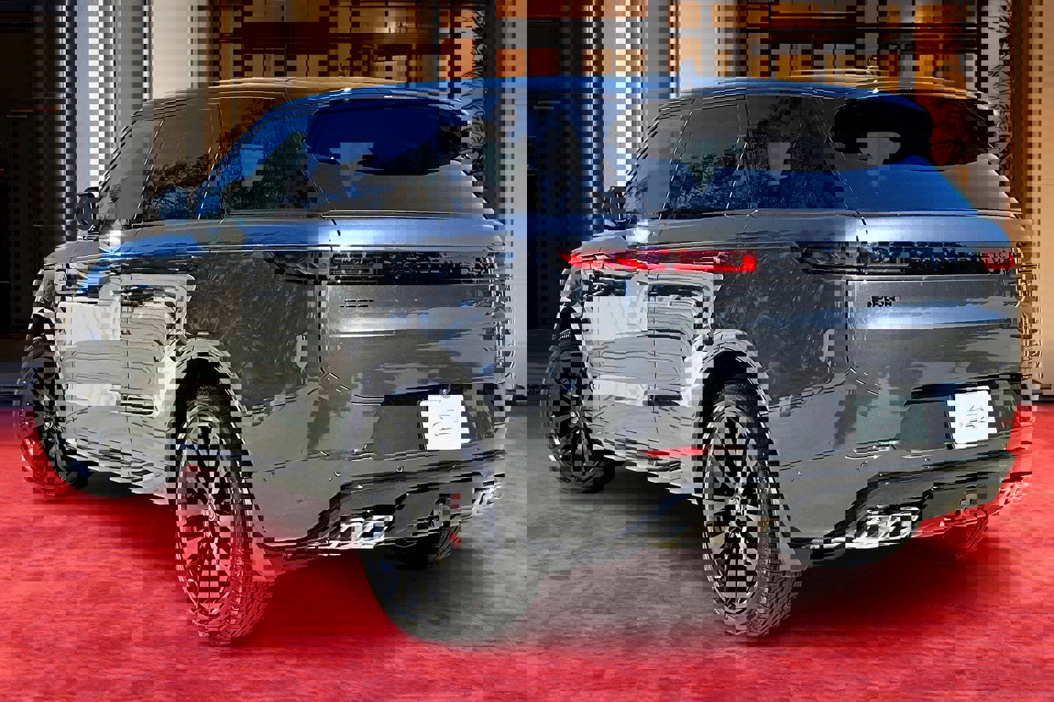 2025 Land Rover Range Rover Sport P530 Dynamic SE photo 2