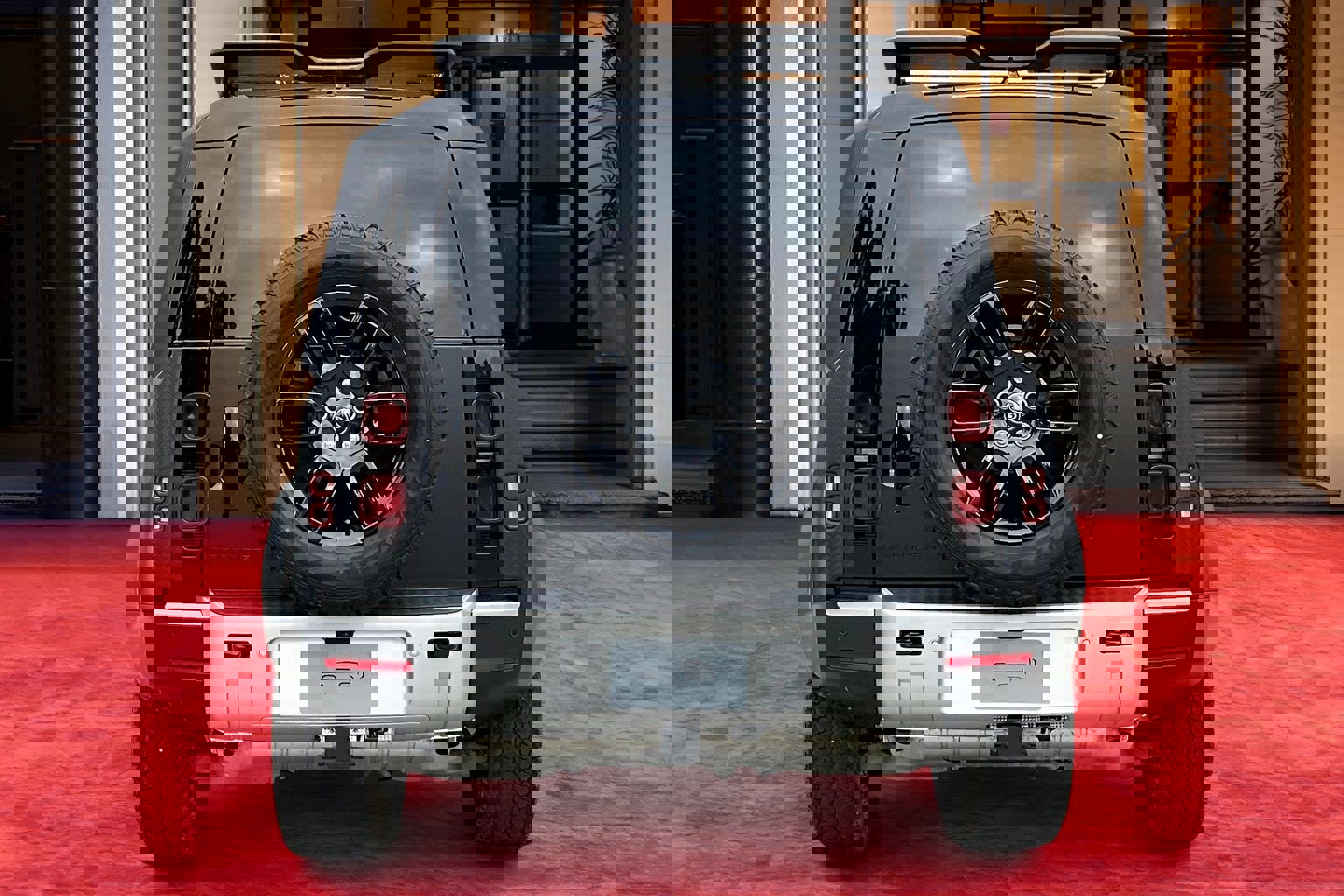 2025 Land Rover Defender 110 S photo 4