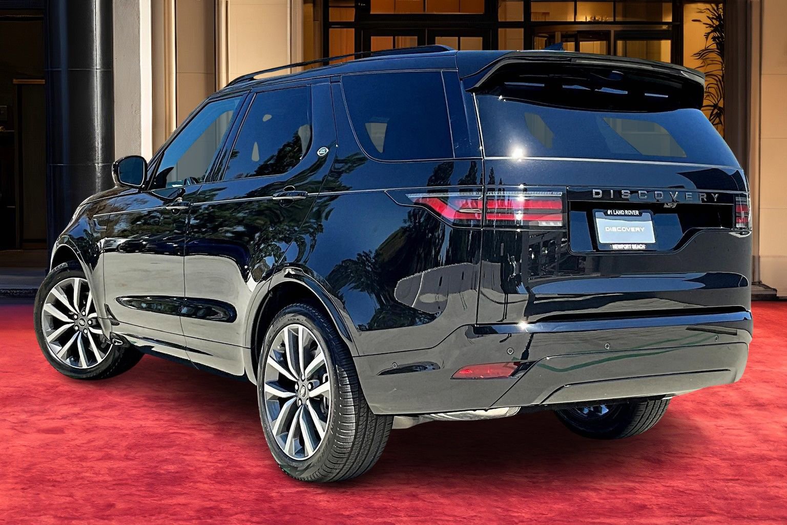 2025 Land Rover Discovery P300 Dynamic SE photo 2