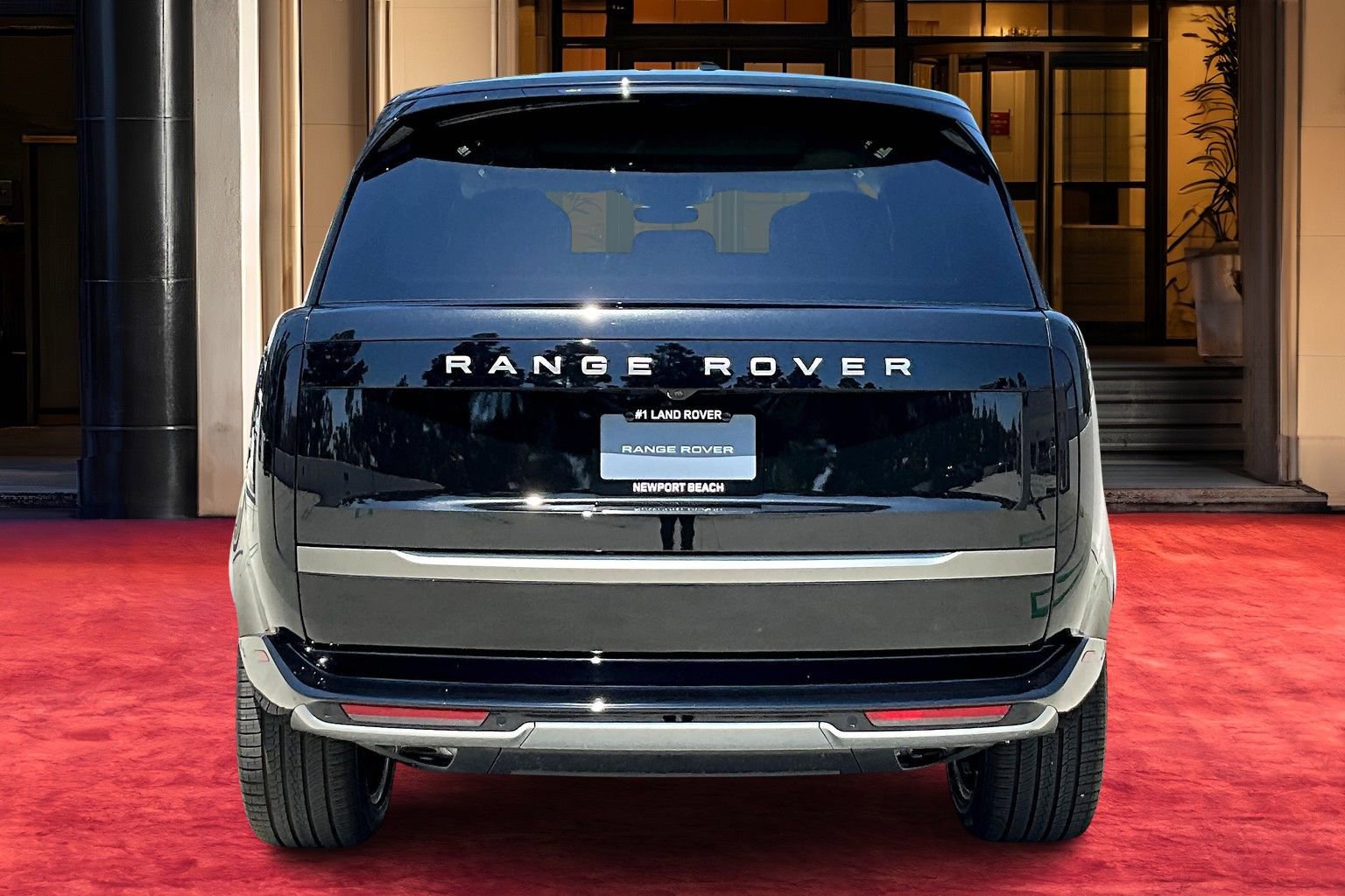2025 Land Rover Range Rover SE photo 4