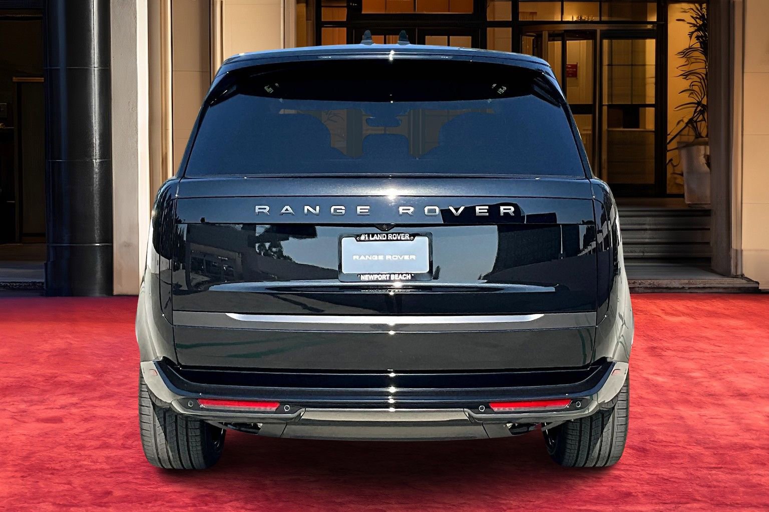 2025 Land Rover Range Rover SE photo 3