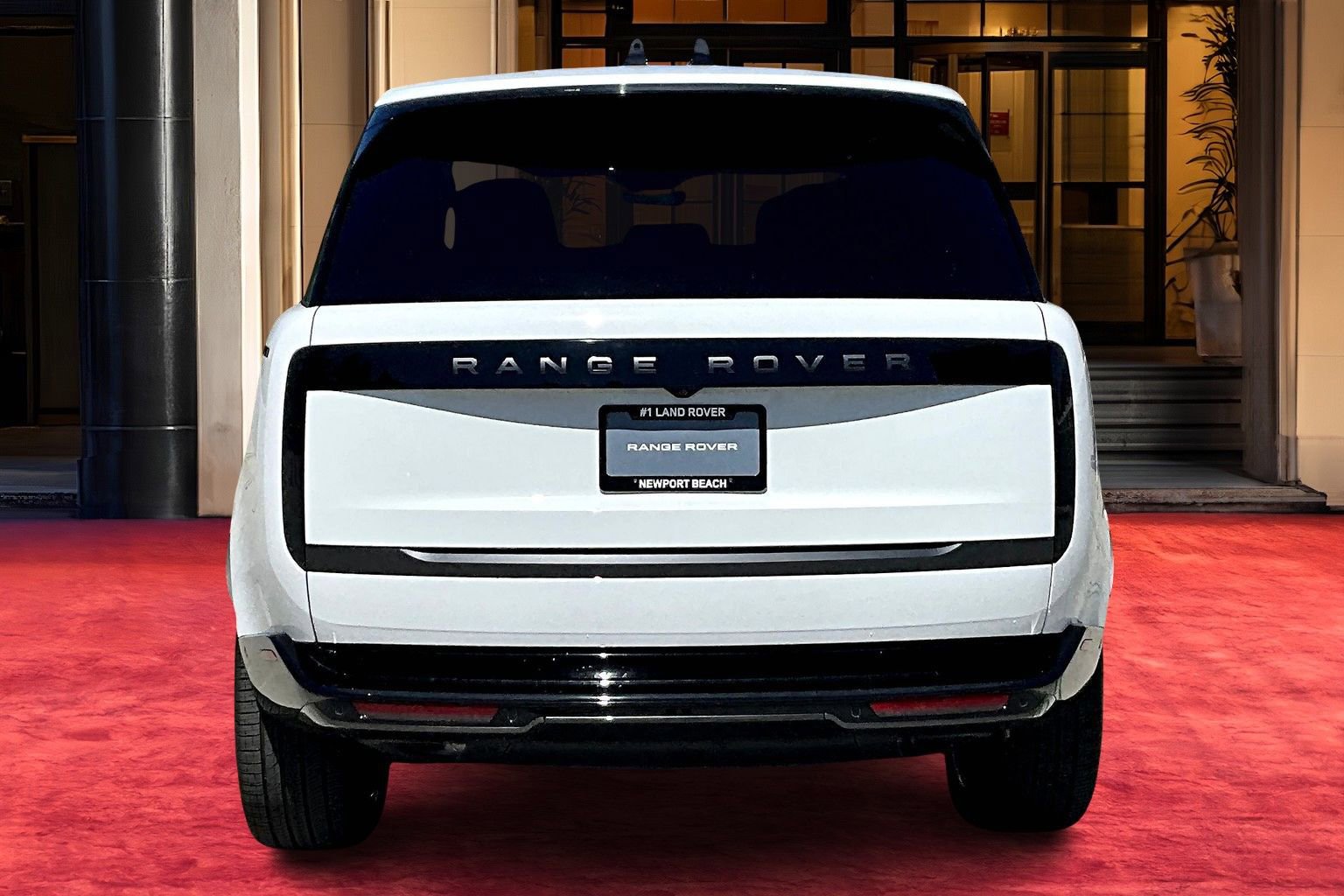 2025 Land Rover Range Rover SE photo 4