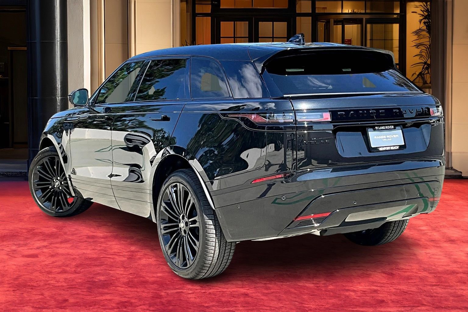 2026 Land Rover Range Rover Velar P400 Dynamic SE photo 2