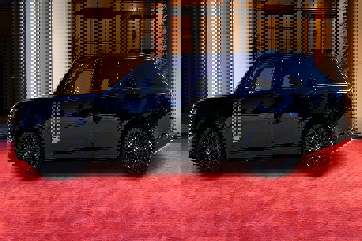 2025 Land Rover Range Rover SE photo 2