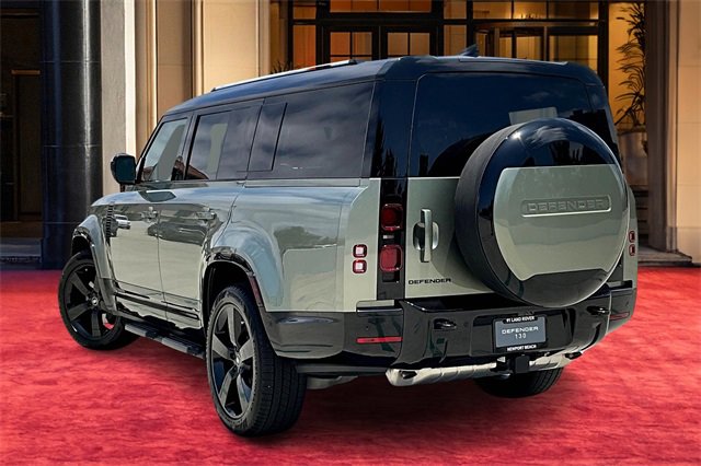 2025 Land Rover Defender 130 X-Dynamic SE photo 2