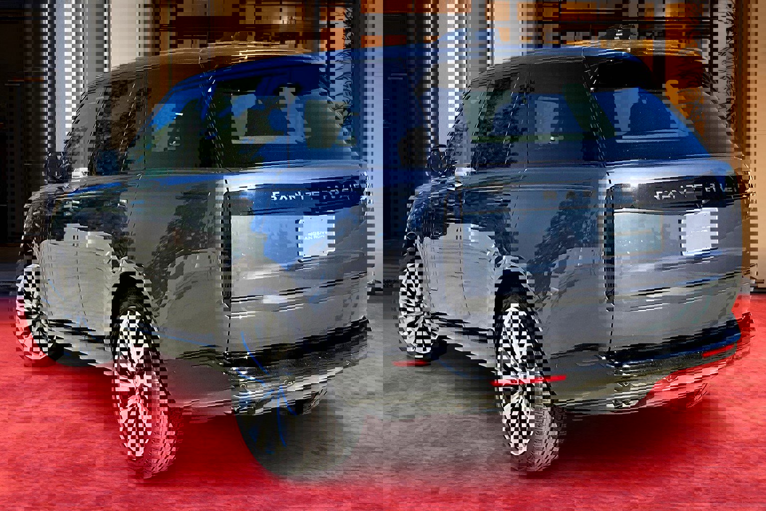 2025 Land Rover Range Rover SE photo 2