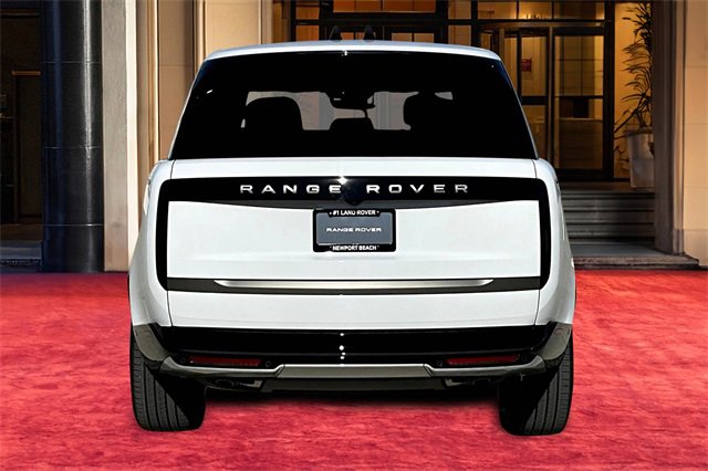 2025 Land Rover Range Rover SE photo 3