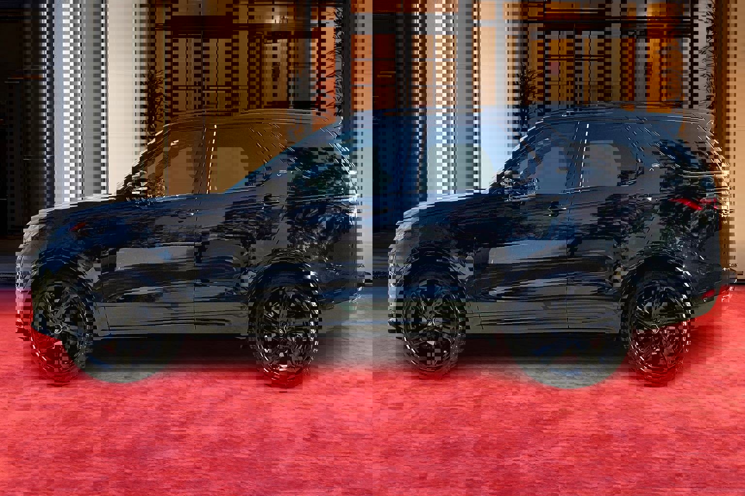 2026 Land Rover Discovery photo 3