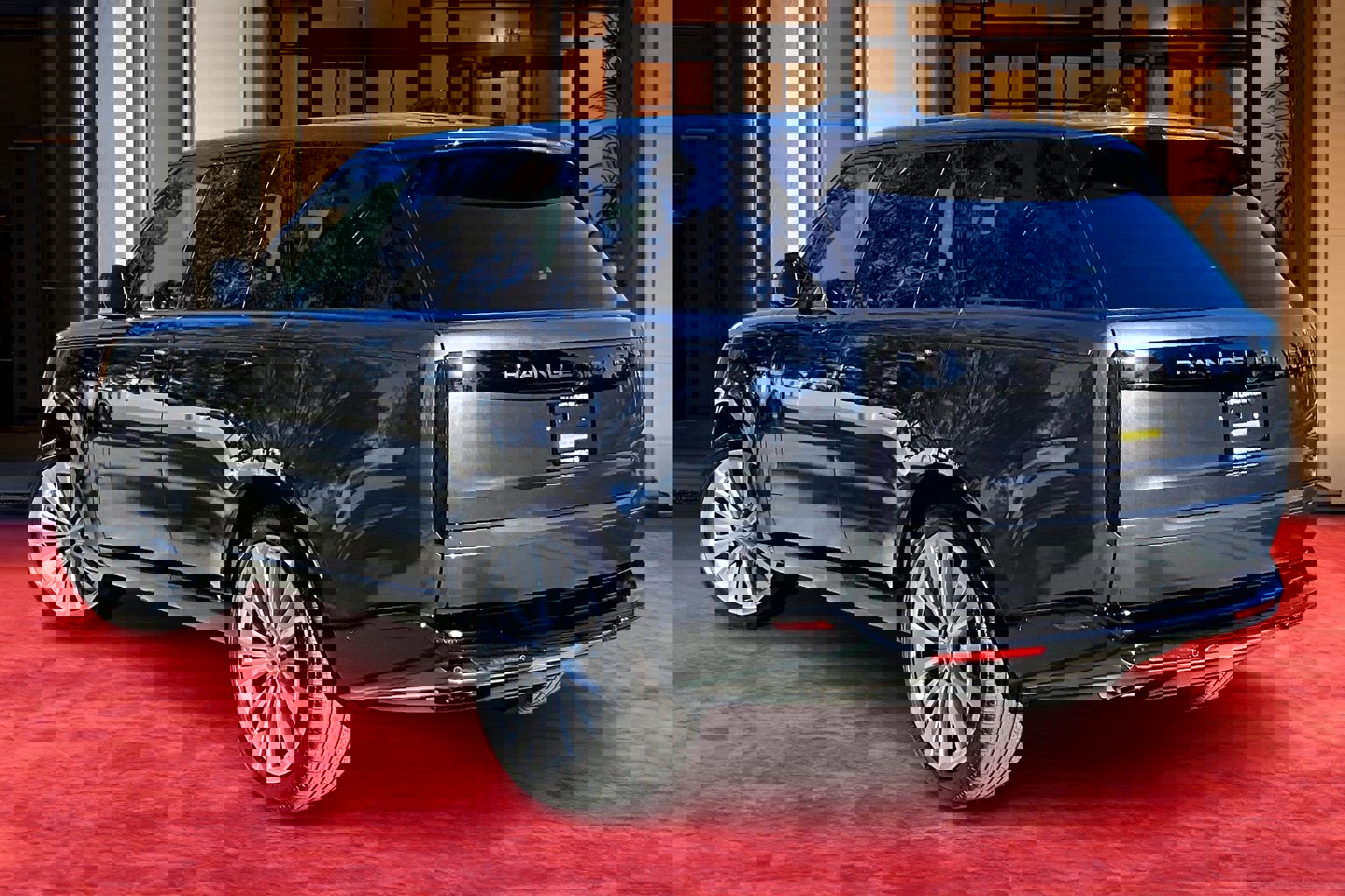 2025 Land Rover Range Rover SE photo 2