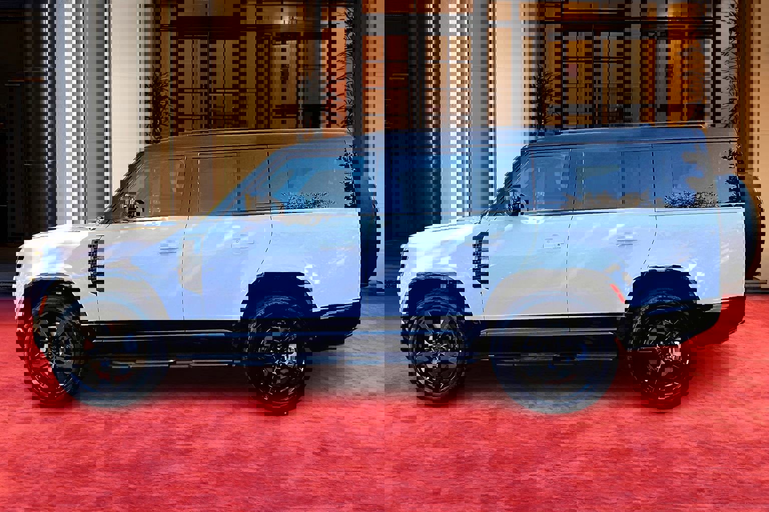 2026 Land Rover Defender 130 X-Dynamic SE photo 3