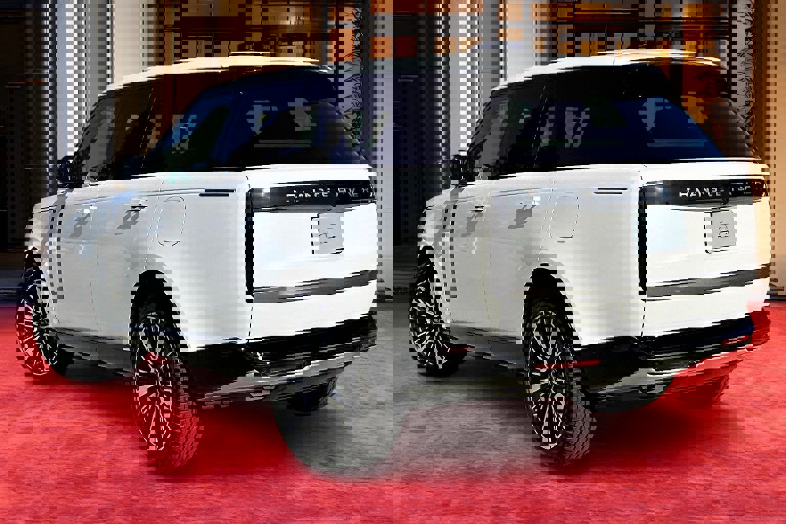 2025 Land Rover Range Rover SE photo 2