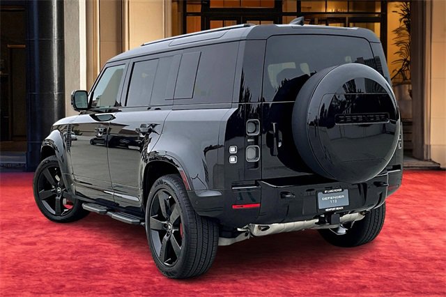 2025 Land Rover Defender 110 photo 2