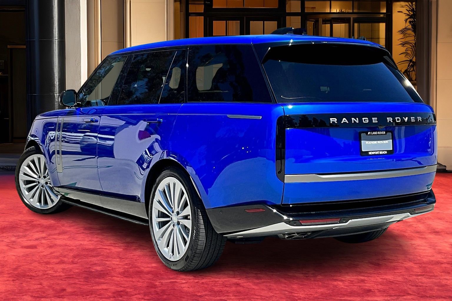 2025 Land Rover Range Rover SE photo 2