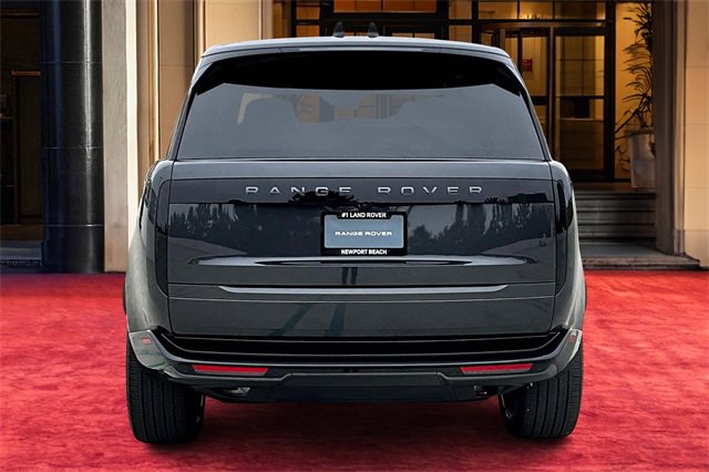 2025 Land Rover Range Rover SE photo 4