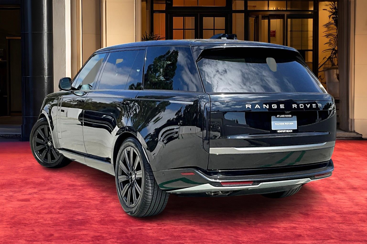 2025 Land Rover Range Rover SE photo 2
