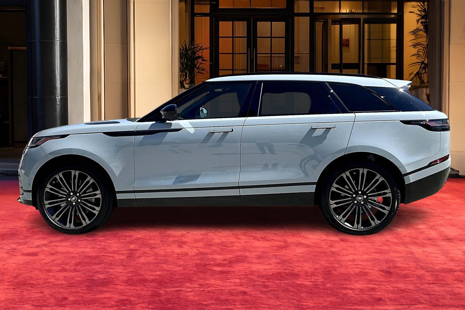 2026 Land Rover Range Rover Velar SE photo 3