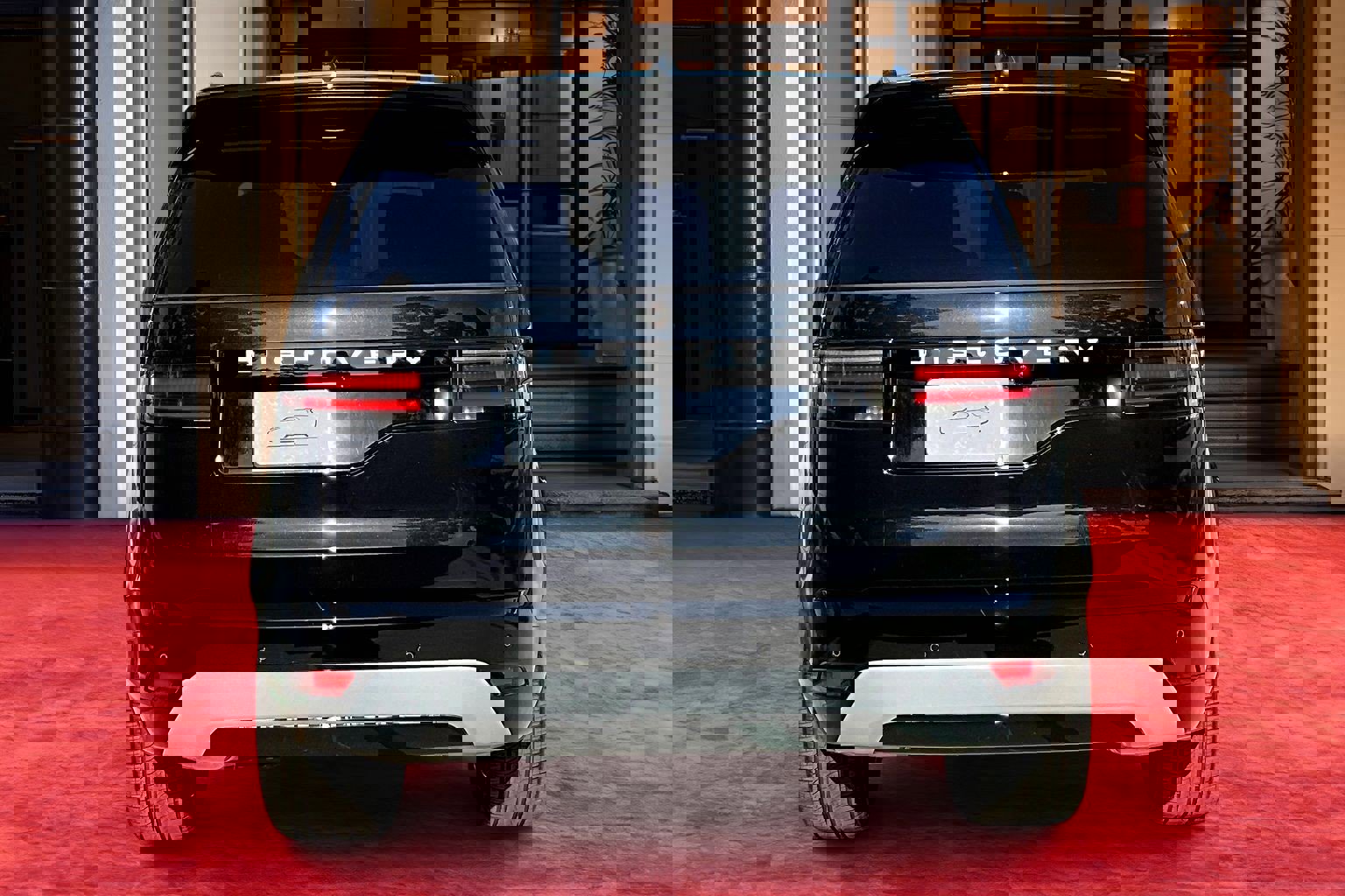 2026 Land Rover Discovery photo 2