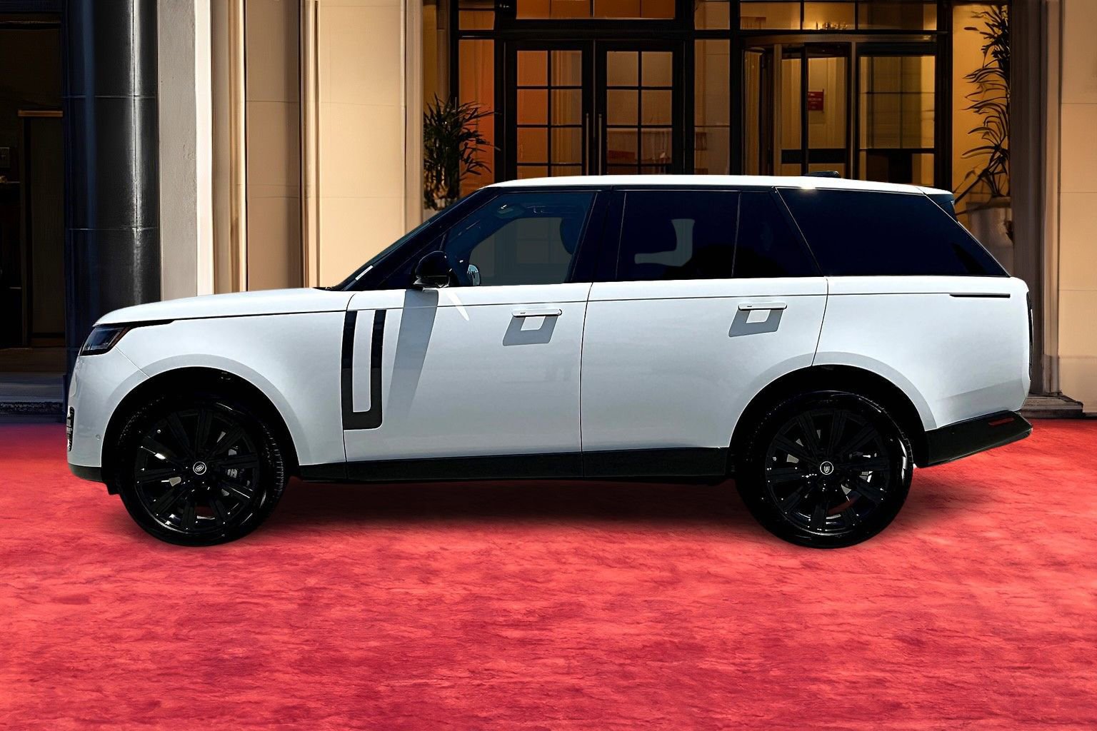 2025 Land Rover Range Rover SE photo 3