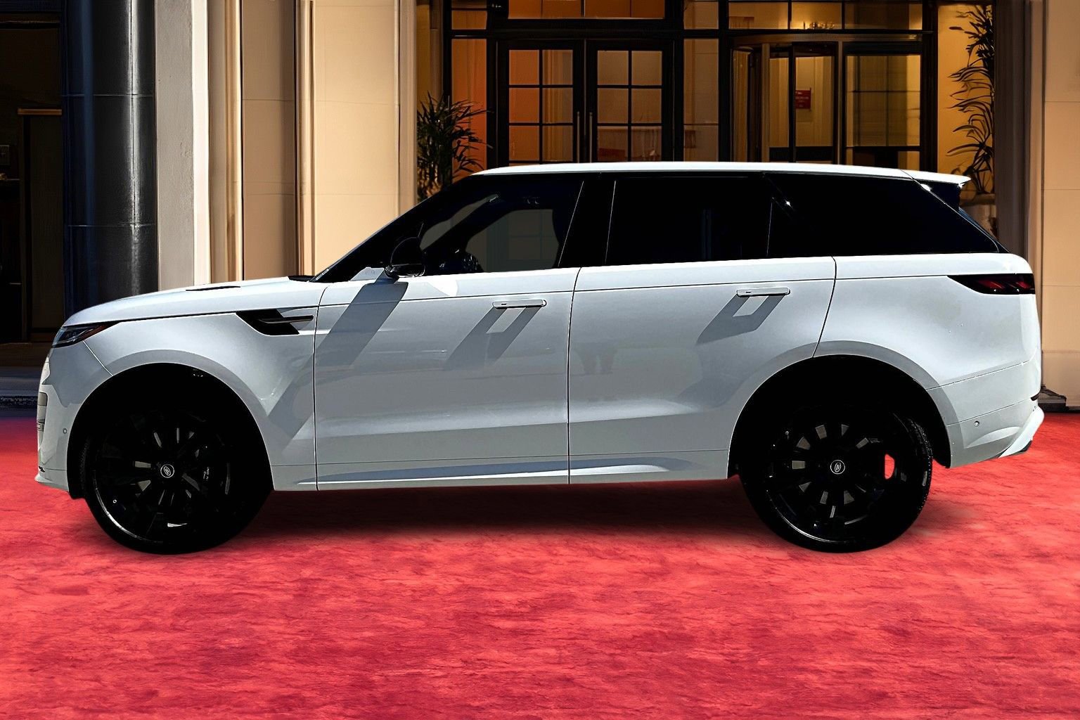 2025 Land Rover Range Rover Sport SE photo 3
