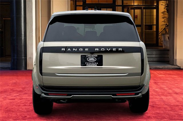 2025 Land Rover Range Rover SE photo 2