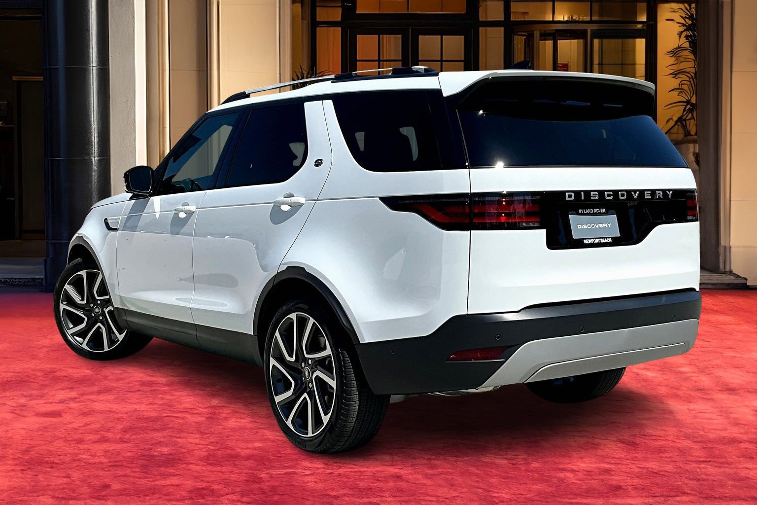 2025 Land Rover Discovery P300 S photo 2