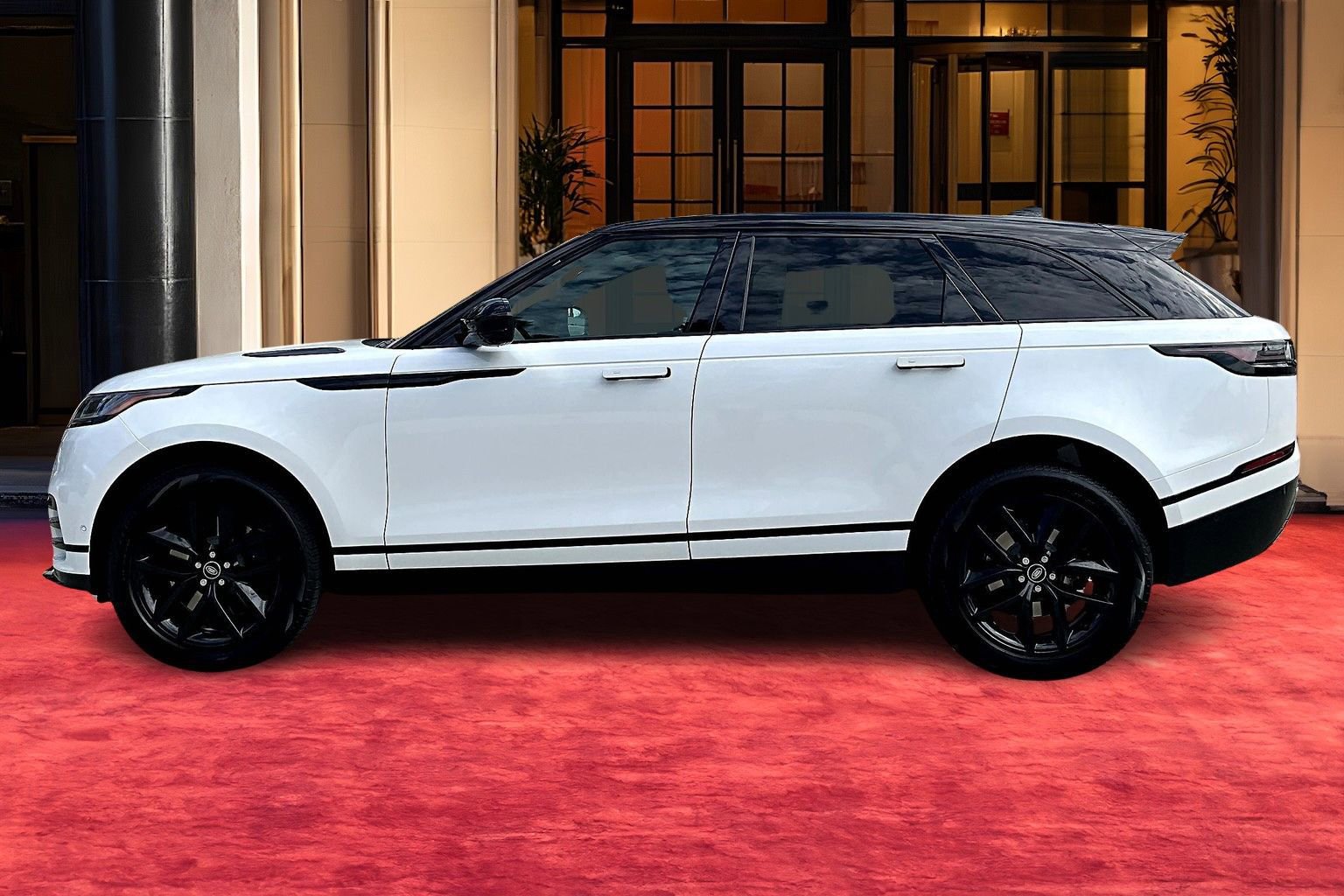 2026 Land Rover Range Rover Velar P250 Dynamic SE photo 3