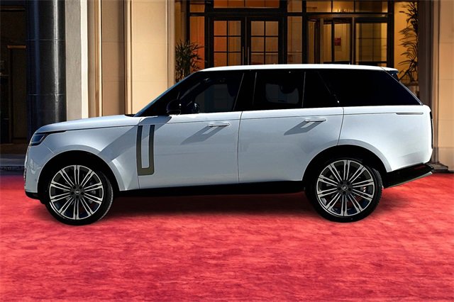 2025 Land Rover Range Rover SE photo 2