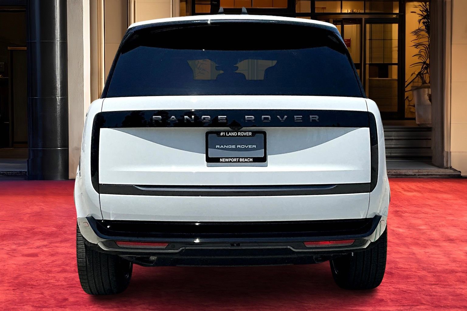 2025 Land Rover Range Rover SE photo 4