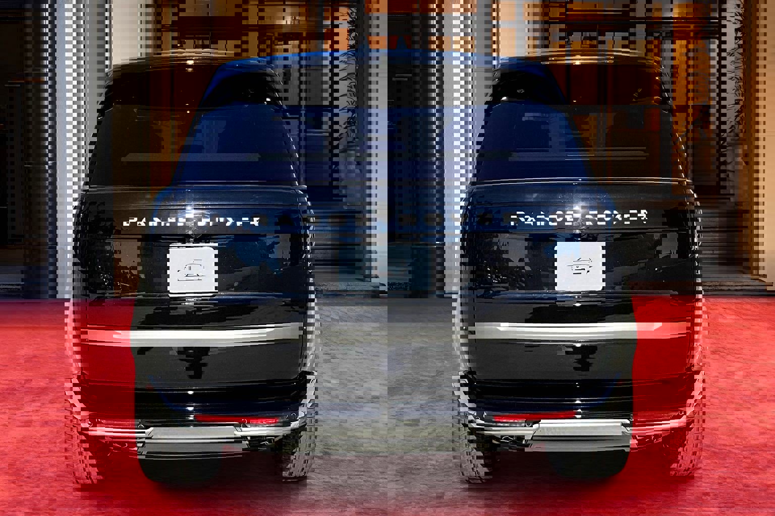 2025 Land Rover Range Rover SE photo 3