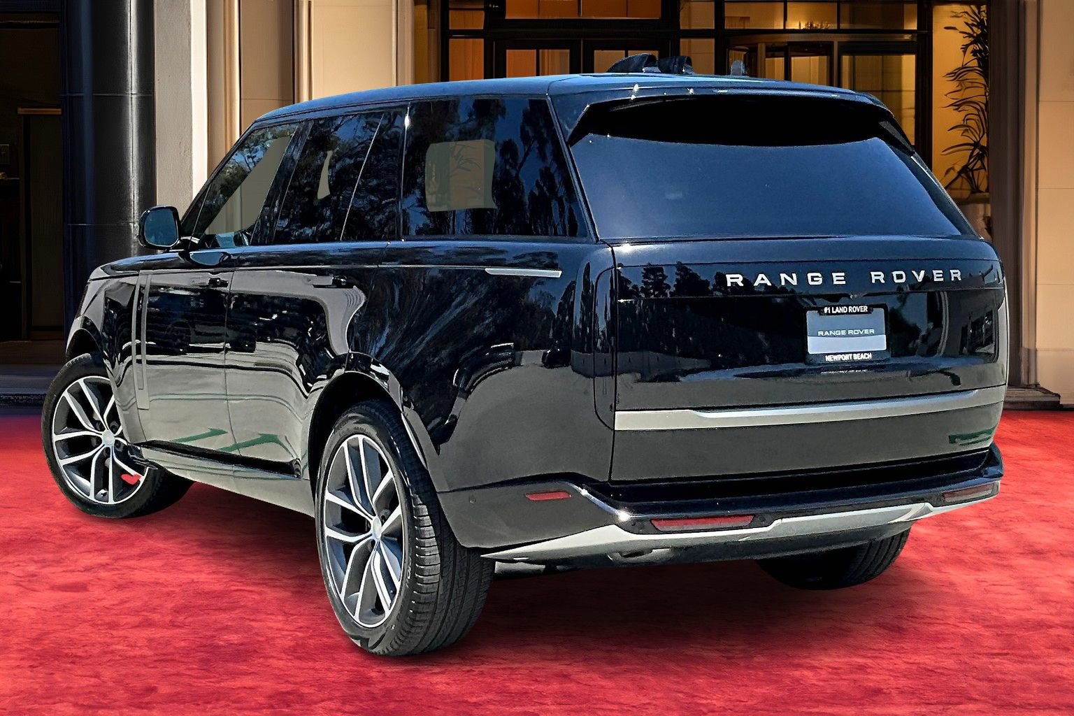 2025 Land Rover Range Rover SE photo 2