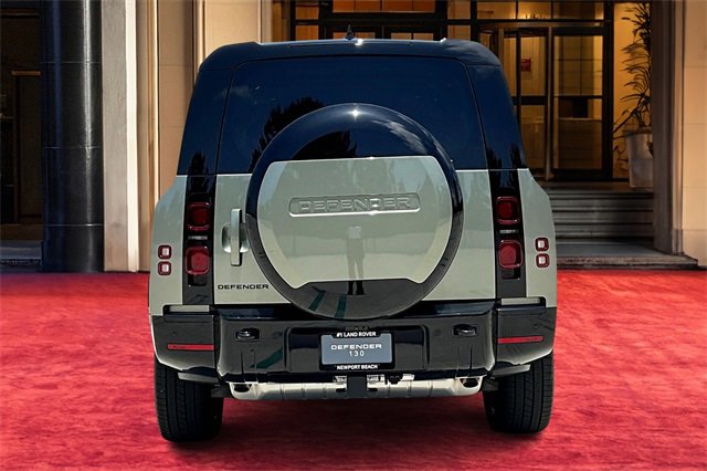 2025 Land Rover Defender 130 X-Dynamic SE photo 4