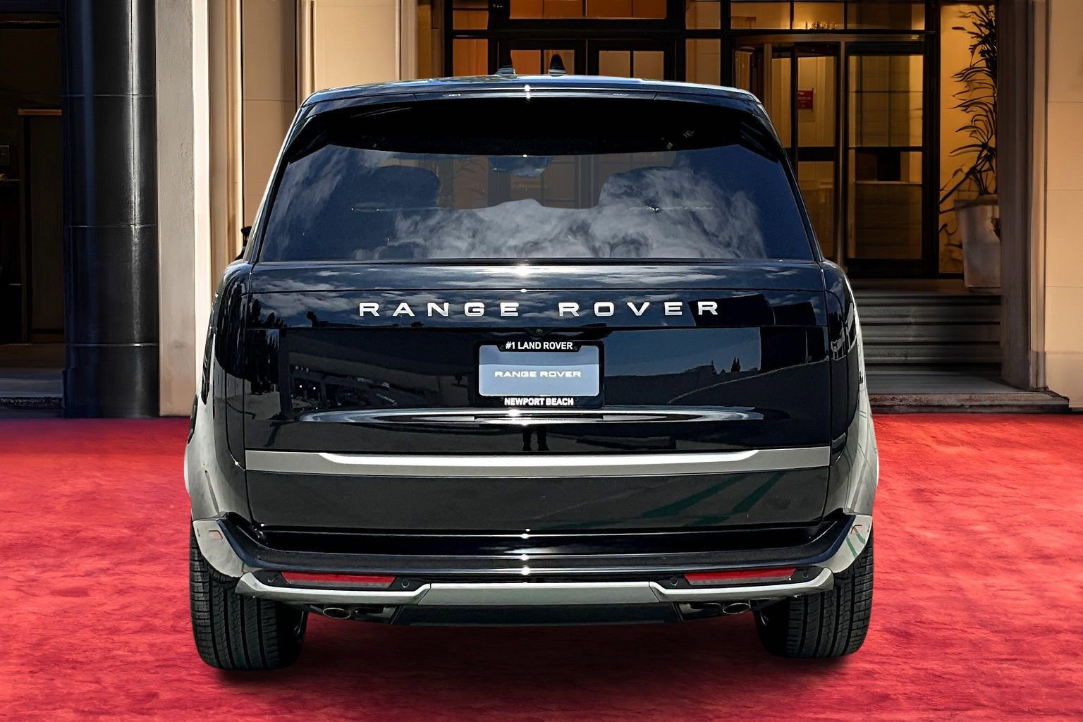 2025 Land Rover Range Rover SE photo 4