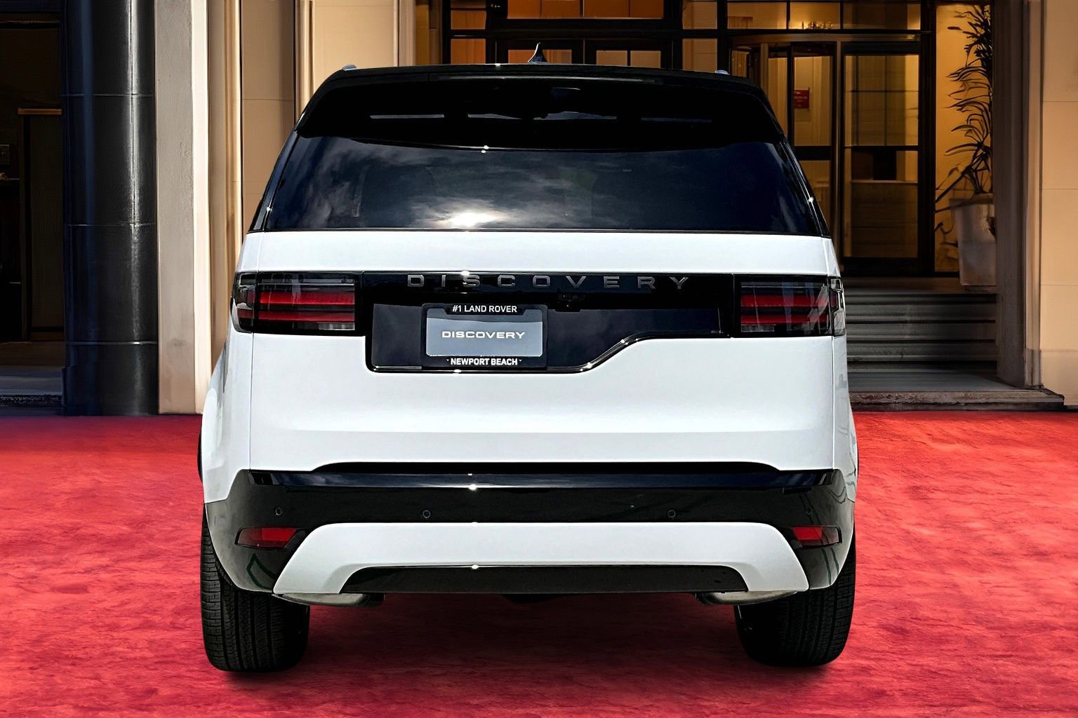 2025 Land Rover Discovery SE photo 3