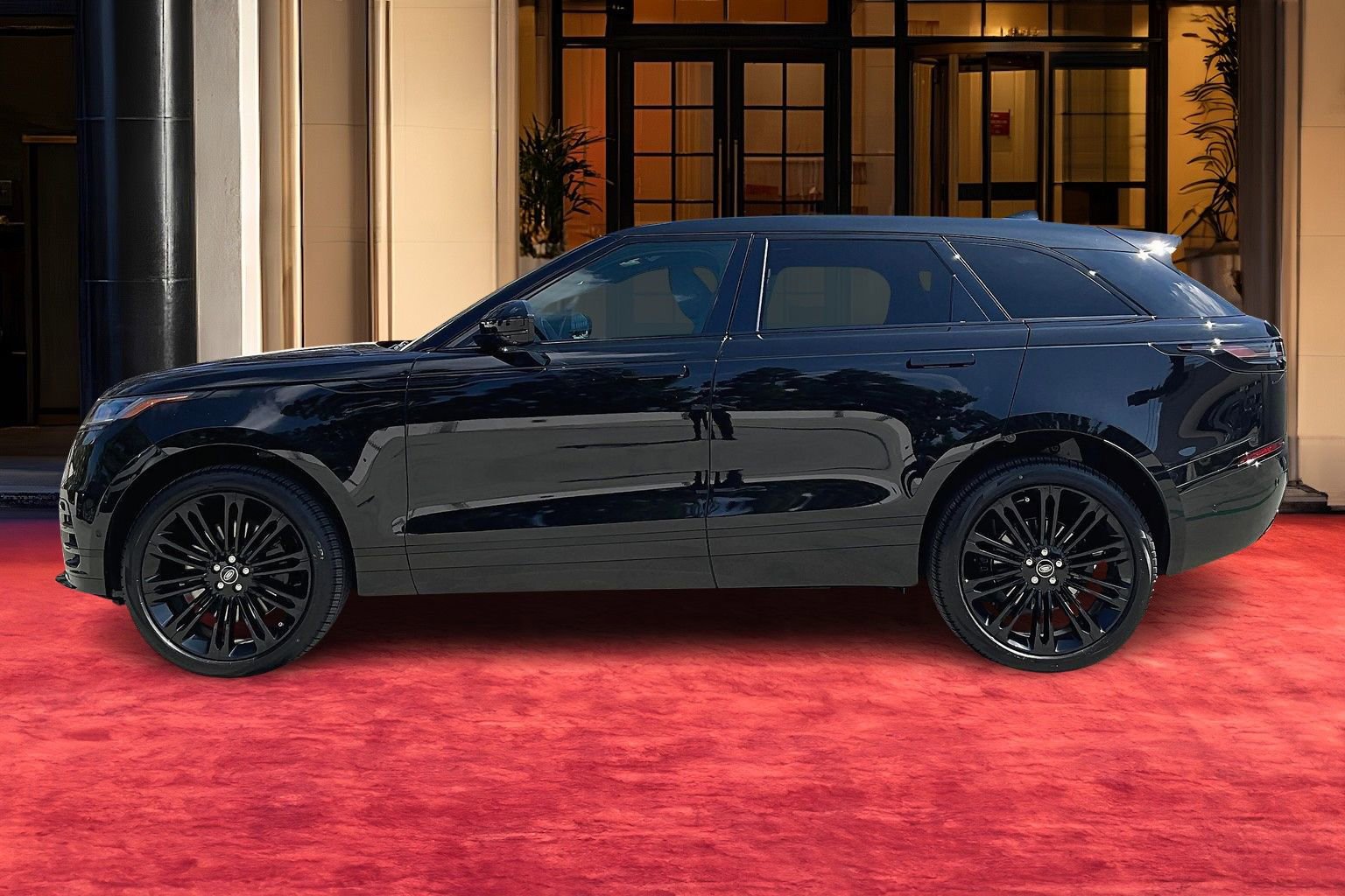 2026 Land Rover Range Rover Velar P400 Dynamic SE photo 3