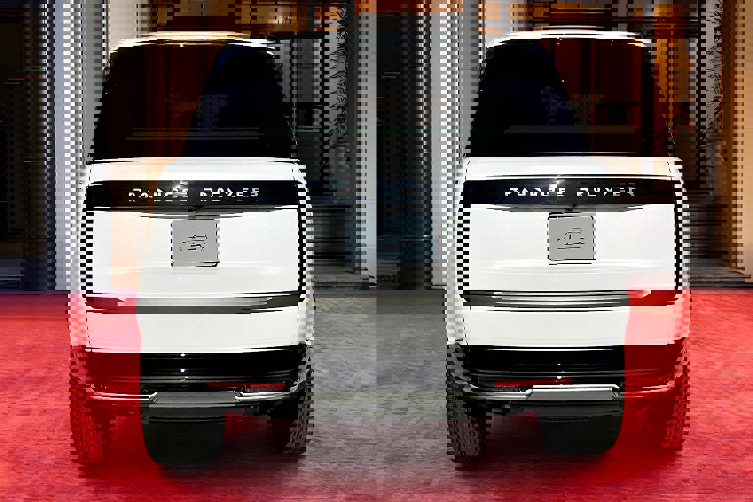 2025 Land Rover Range Rover SE photo 4