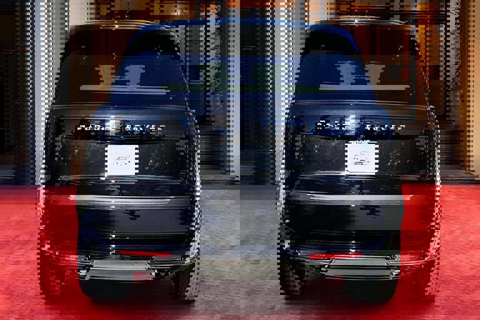 2025 Land Rover Range Rover SE photo 3