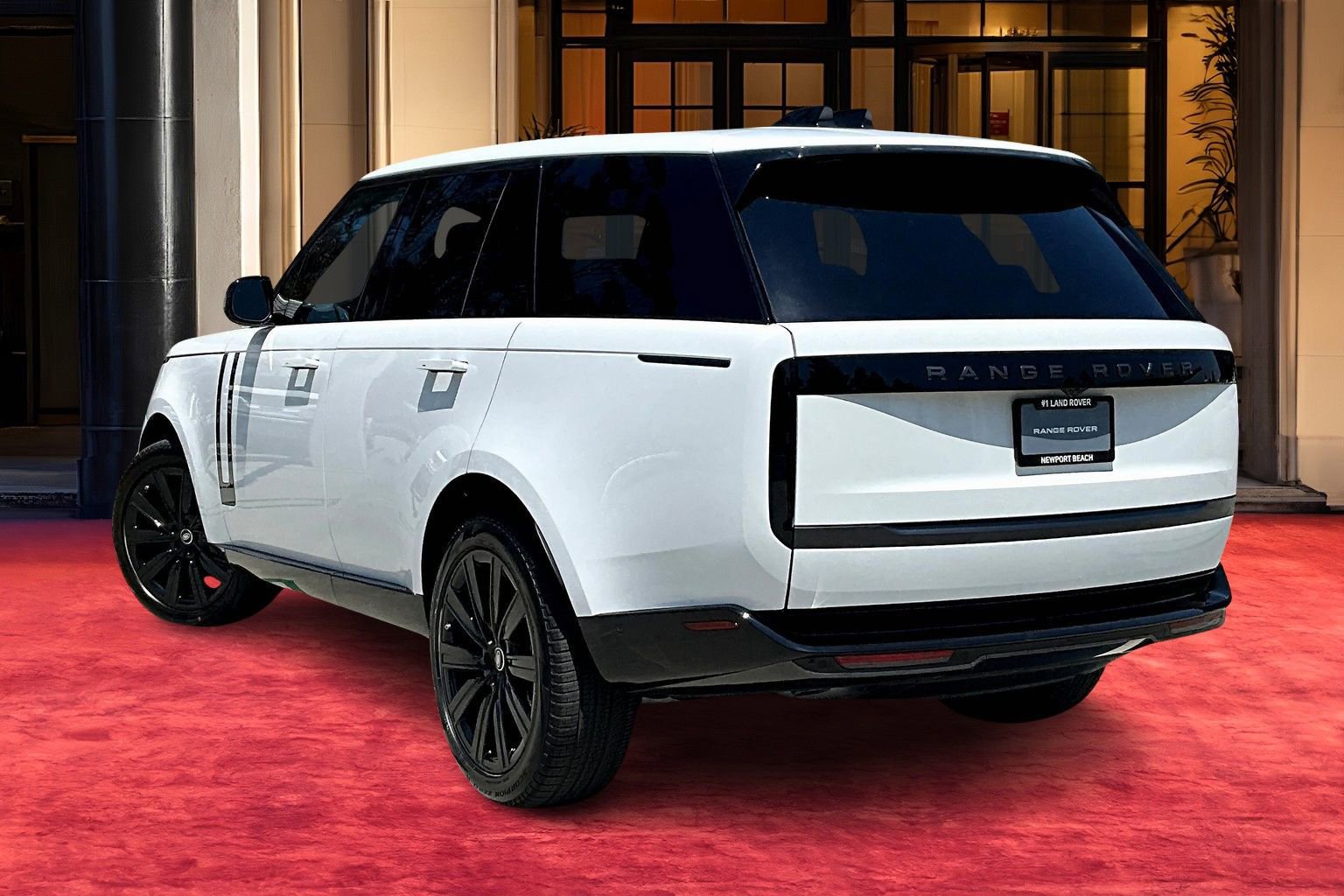 2025 Land Rover Range Rover SE photo 2