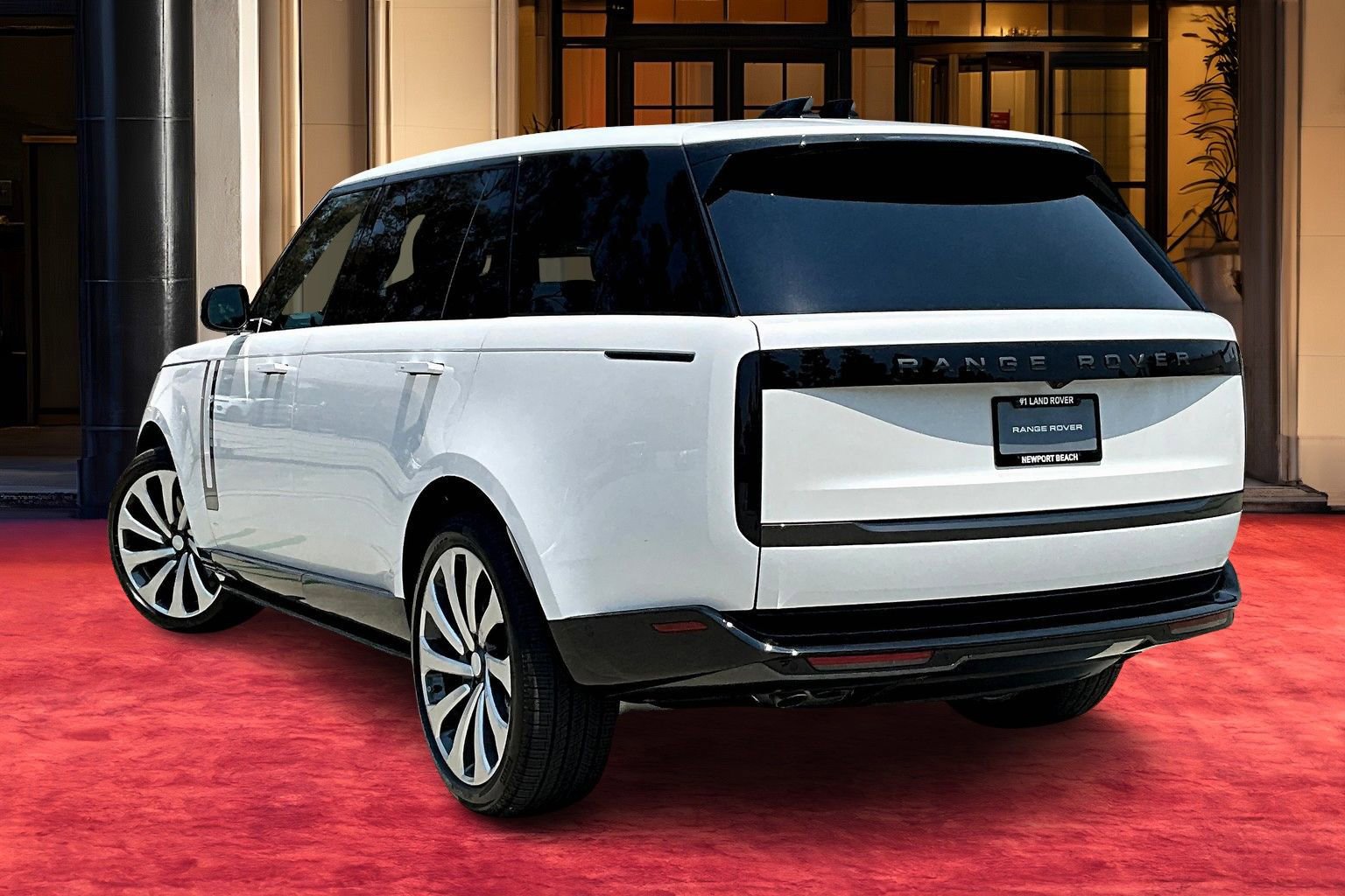 2025 Land Rover Range Rover SE photo 2