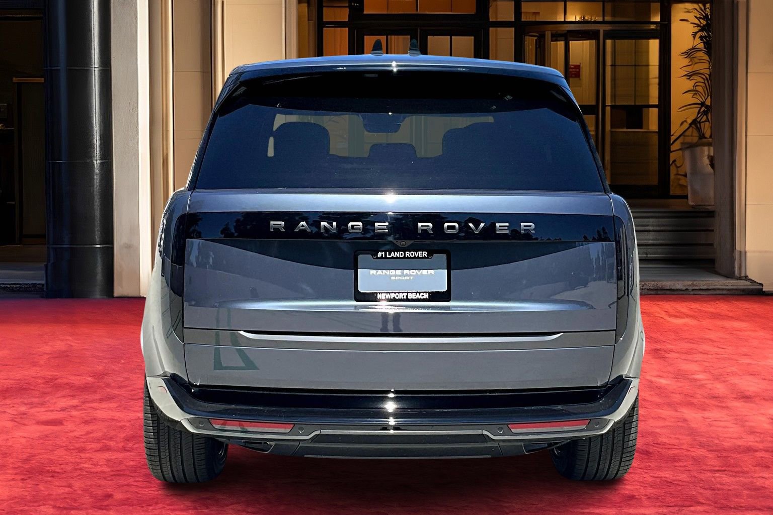 2025 Land Rover Range Rover SE photo 3