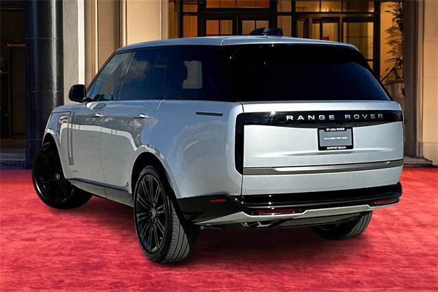2025 Land Rover Range Rover SE photo 2