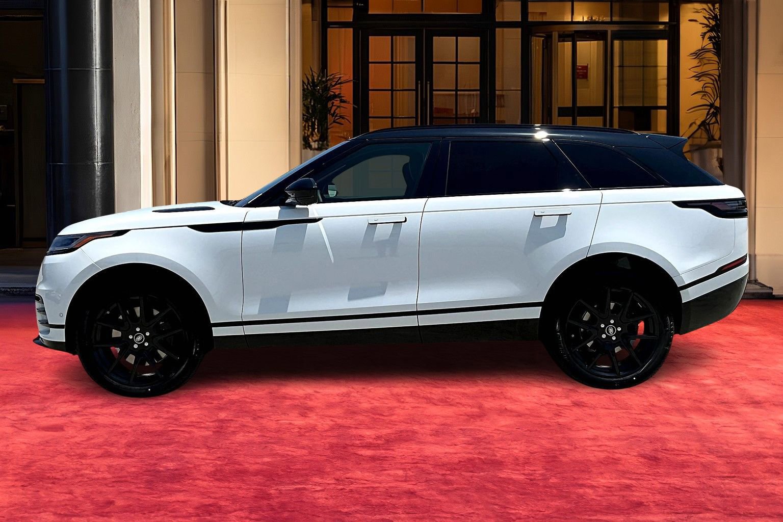 2026 Land Rover Range Rover Velar P400 Dynamic SE photo 3